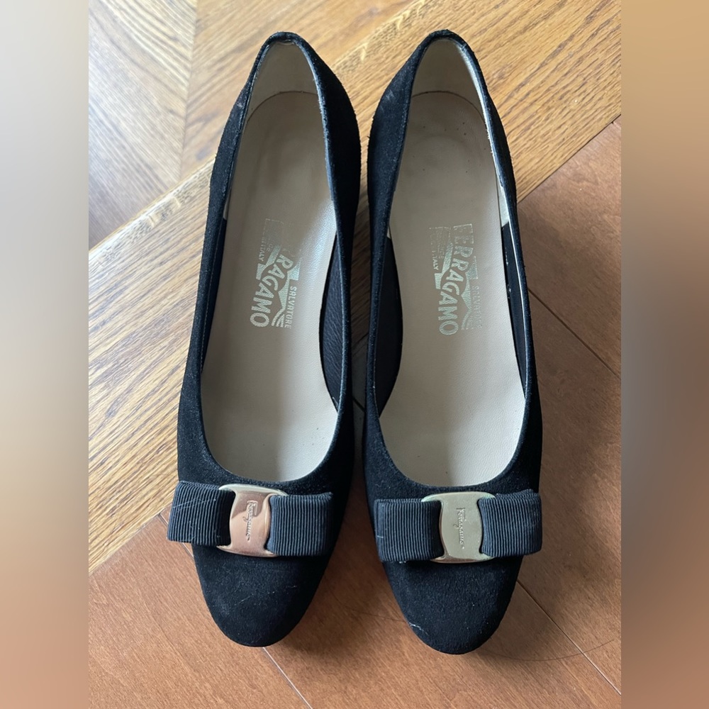 Salvatore Ferragamo Velvet Vara Bow Pump